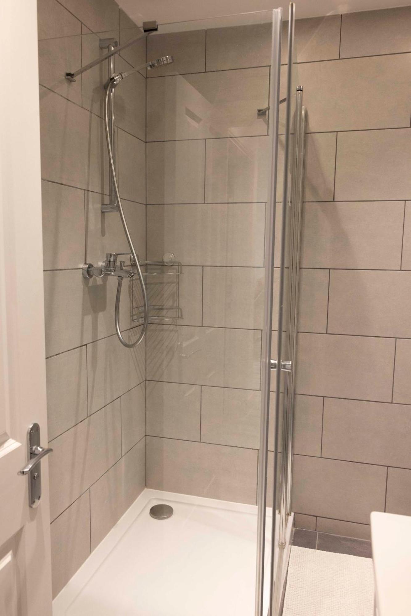 1 Bedroom Flat In Putney Apartment